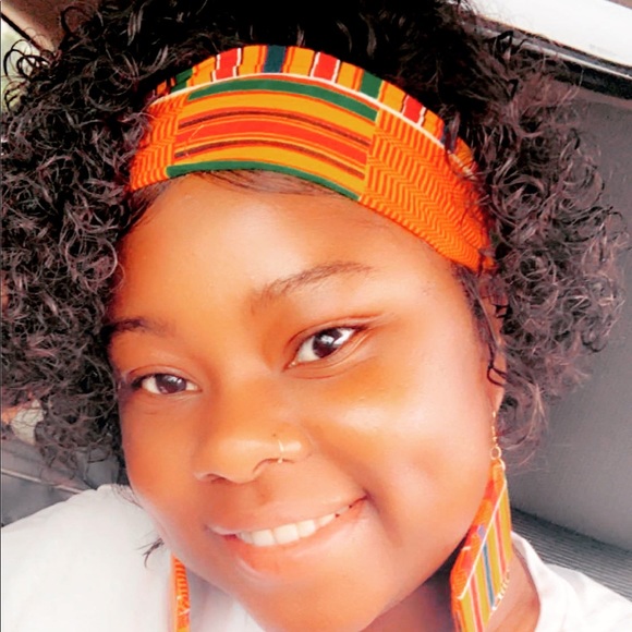 Meet your Posher, Rita - Picture 1 of 1